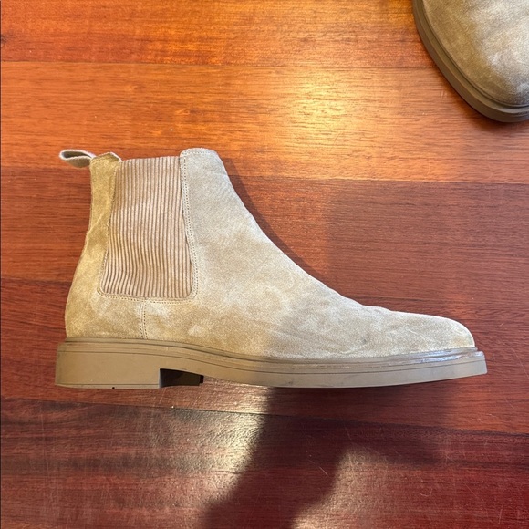 Vince Men’s Tan Suede Chelsea Boots, 12
